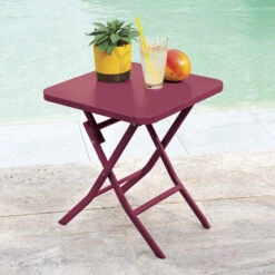 Table D'appoint De Jardin Carrée Greensboro Bordeaux